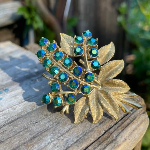 Vintage Rhinestone Pin Blue Green Stones in a Matte Gold Setting - Picture 11 of 11